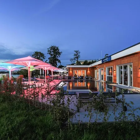 In The Marem Ritz Marina Waren An Der M Ritz Ξενοδοχείο