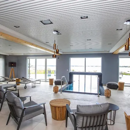 In The Marem Ritz Marina Waren An Der M Ritz Ξενοδοχείο *